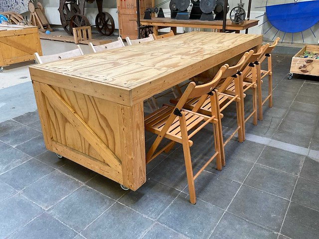Houten werkbank | verrijdbaar | met 8 klapstoelen - afbeelding 1 van  14