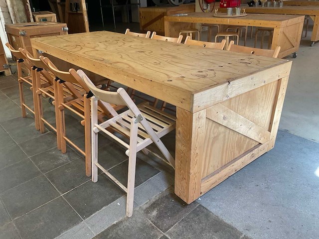 Houten werkbank | verrijdbaar | met 8 klapstoelen - afbeelding 1 van  12