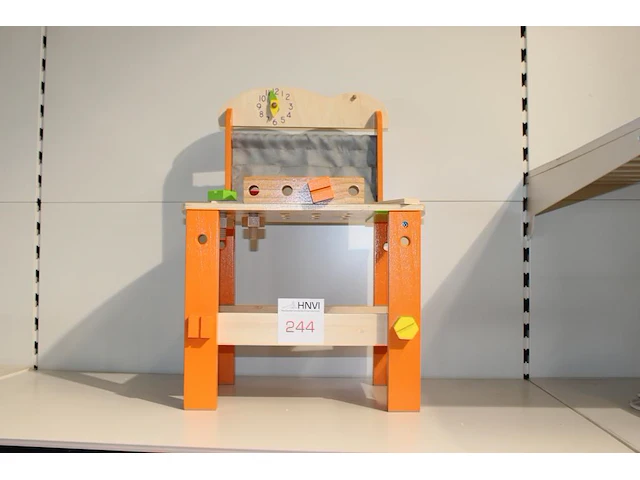 Houten werkbankje met klok - afbeelding 1 van  2