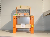 Houten werkbankje met klok