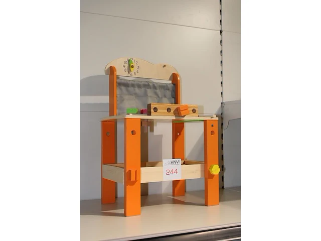 Houten werkbankje met klok - afbeelding 2 van  2
