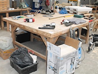 Houten werktafel met afmeting 183 x 248 x 90 cm. let op: exclusief kavels op de werktafel. - afbeelding 1 van  2