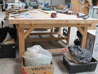 Houten werktafel met afmeting 183 x 248 x 90 cm. let op: exclusief kavels op de werktafel. - afbeelding 2 van  2