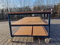 Houten werktafel met stroompunt - afbeelding 2 van  3