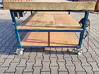 Houten werktafel met stroompunt - afbeelding 3 van  3