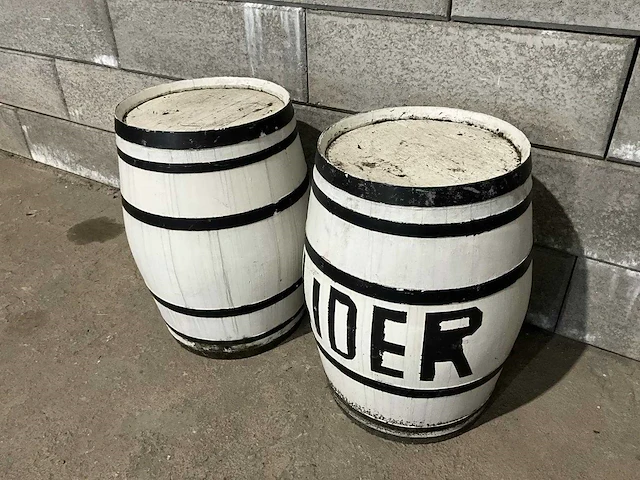 Houten wijnvat (2x) - afbeelding 1 van  7