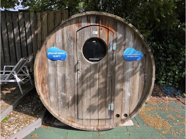 Houten wijnvat-sauna (70–80°c) - afbeelding 4 van  10