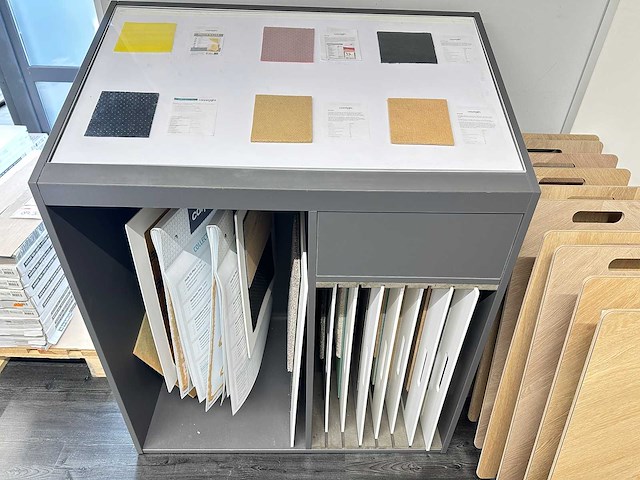 Houten winkeldisplay (2x) - afbeelding 2 van  4