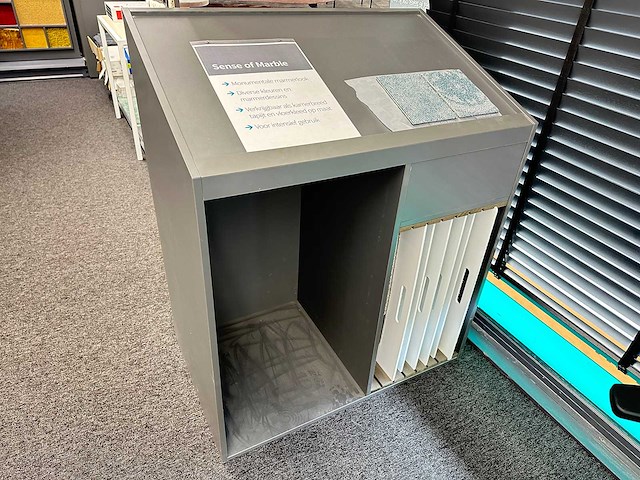 Houten winkeldisplay (2x) - afbeelding 3 van  4