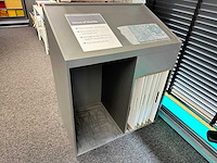 Houten winkeldisplay (2x) - afbeelding 3 van  4