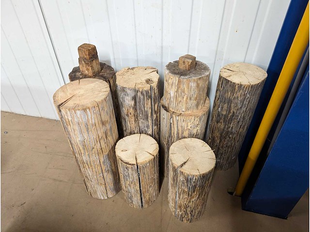 Houten zuilen - afbeelding 1 van  1