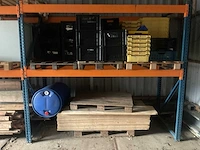 Houtenplaten en kratjes - afbeelding 1 van  3