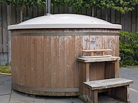 Houtgestookte hottub, baden in luxe - afbeelding 2 van  9