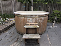 Houtgestookte hottub, baden in luxe - afbeelding 4 van  9