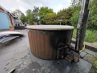 Houtgestookte hottub, baden in luxe - afbeelding 7 van  9
