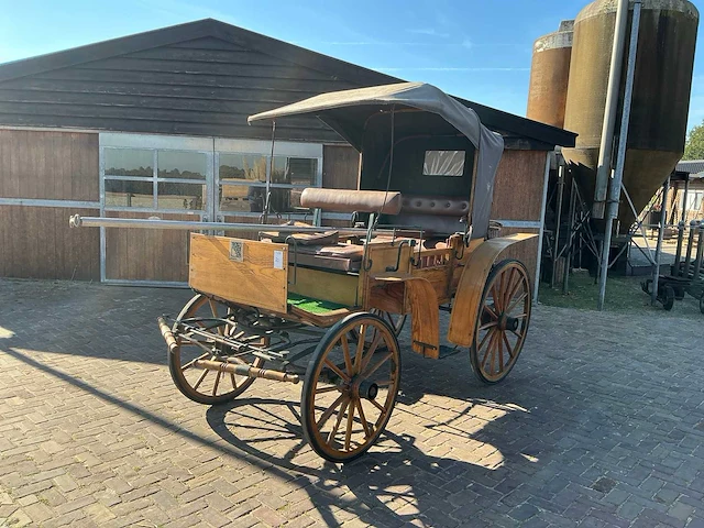 Houtkleurige jachtwagen - afbeelding 1 van  17