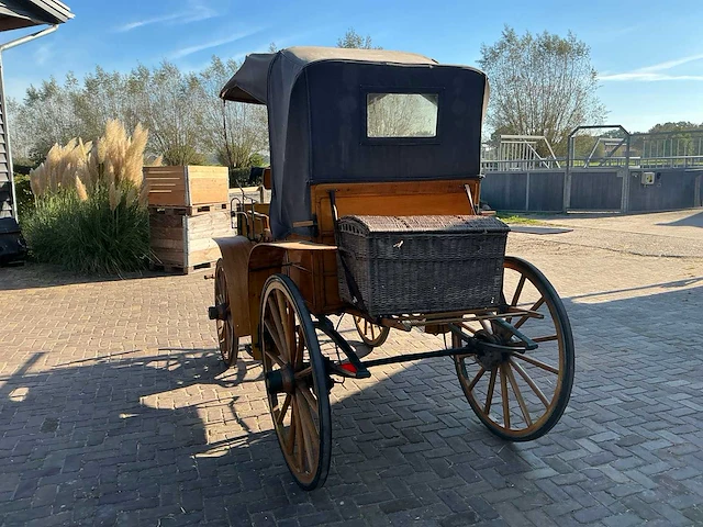 Houtkleurige jachtwagen - afbeelding 12 van  17
