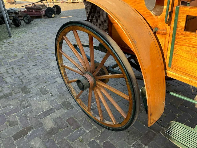Houtkleurige jachtwagen - afbeelding 16 van  17