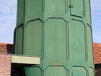 Houtmotafzuigsysteem bestaande uit afzuigsilo, brandkleppen en buiswerk in de werkplaats. silo hoogte ca. 8... - afbeelding 4 van  4