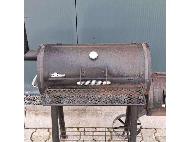 Houtskool barbecue, el fuego - afbeelding 4 van  6