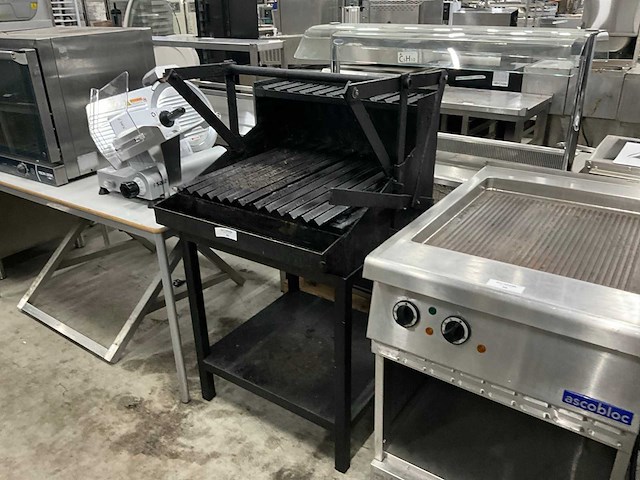 Houtskool bbq - afbeelding 1 van  3
