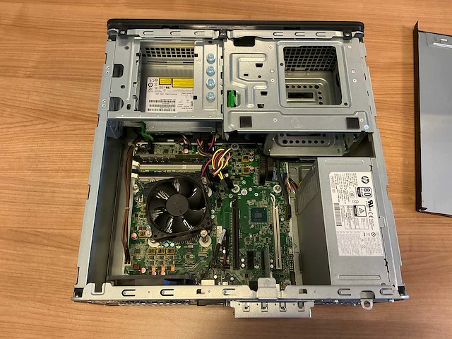 Hp - elitedesk 800 g3 twr - desktop - afbeelding 5 van  5