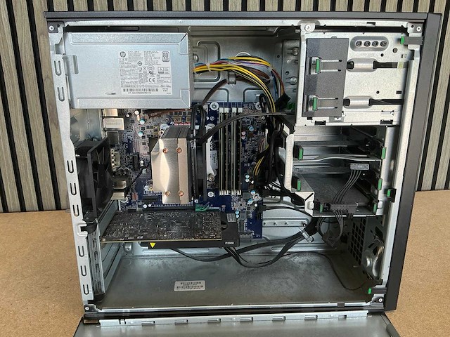 Hp - z240 tower station - desktop - afbeelding 4 van  5