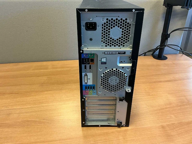 Hp - z240 tower workstation - desktop - afbeelding 4 van  5