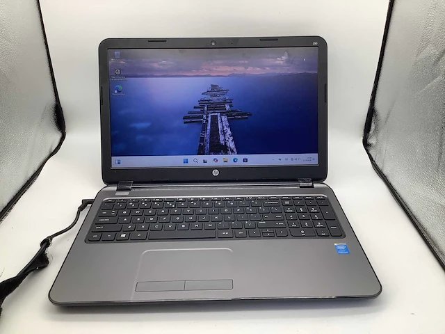 Hp 250 g3 laptop - afbeelding 2 van  7