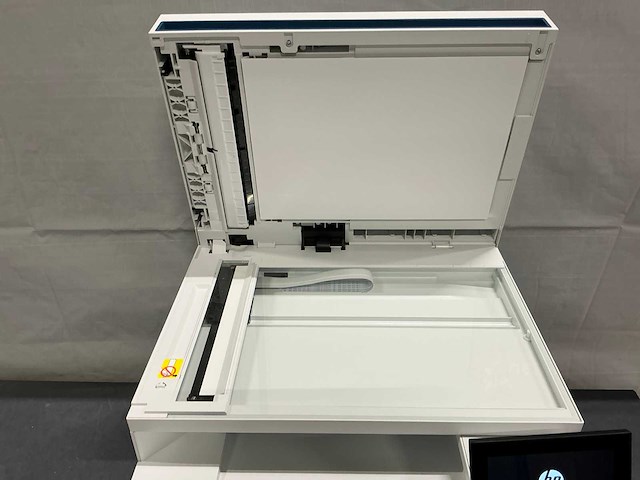 Hp color laser jet pro mfp4302dw (1x) - afbeelding 2 van  9