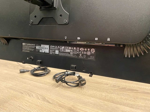 Hp compaq - 24" monitoren met dubbele monitorarm - dp, dvi, vga - afbeelding 9 van  20