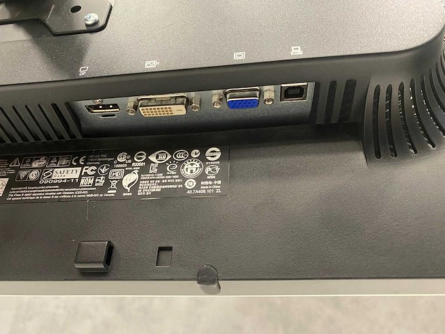 Hp compaq - 24" monitoren met dubbele monitorarm - dp, vga, dvi - afbeelding 9 van  18