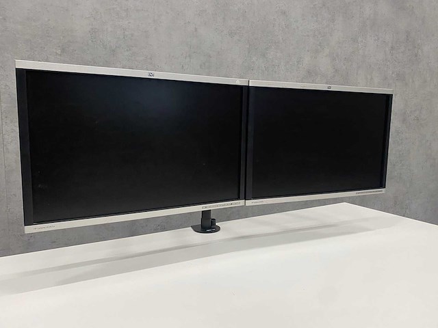 Hp compaq - 24" monitoren met dubbele monitorarm - dp, vga, dvi - afbeelding 1 van  18