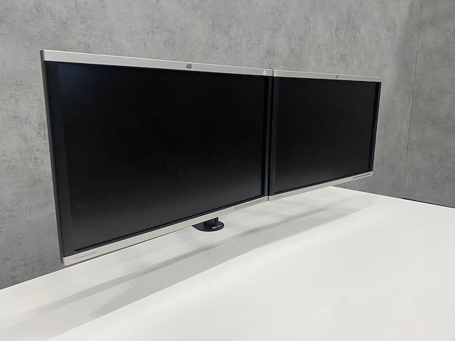 Hp compaq - 24" monitoren met dubbele monitorarm - dp, vga, dvi - afbeelding 18 van  18