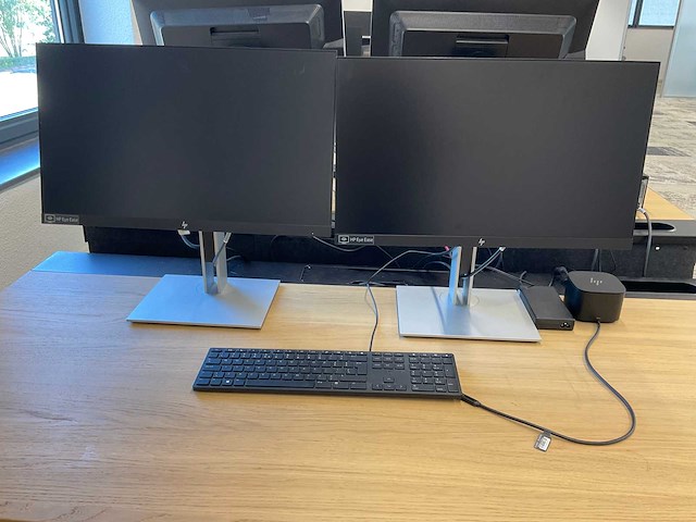Hp e23 g4 monitoren en dockingstation - afbeelding 2 van  8