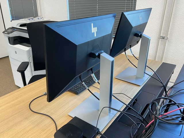 Hp e23 g4 monitoren en dockingstation - afbeelding 5 van  8
