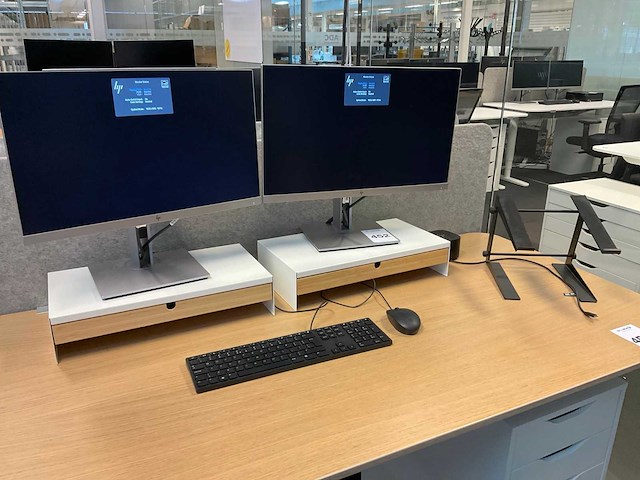 Hp e233 monitoren en dockingstation - afbeelding 1 van  8