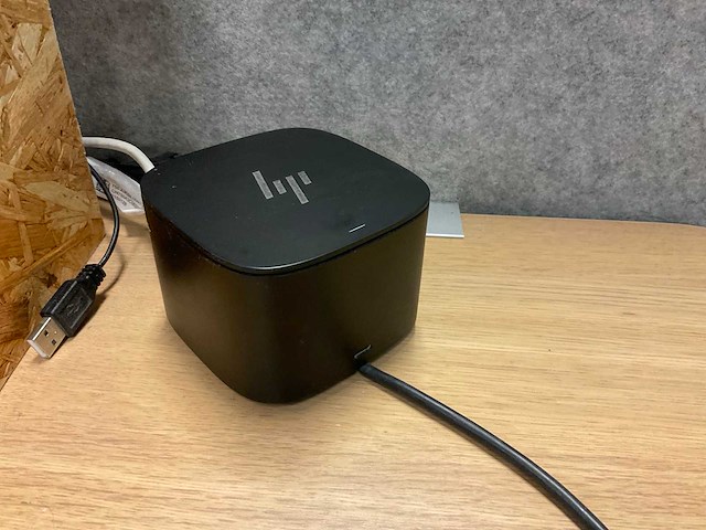 Hp e233 monitoren en dockingstation - afbeelding 4 van  8