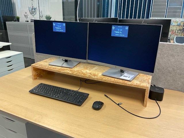 Hp e233 monitoren en dockingstation - afbeelding 1 van  9