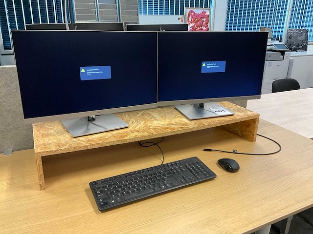 Hp e233 monitoren en dockingstation - afbeelding 6 van  9