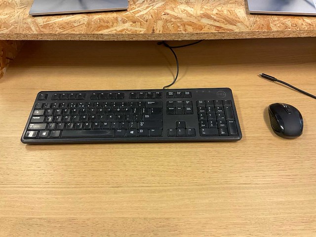 Hp e233 monitoren en dockingstation - afbeelding 7 van  9