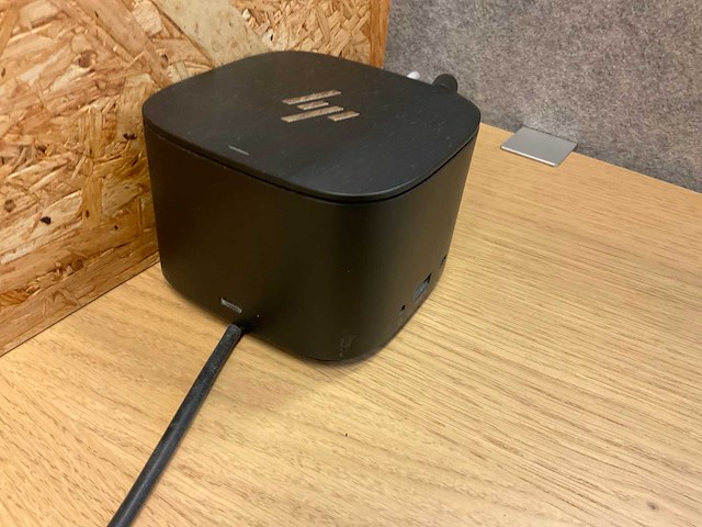 Hp e233 monitoren en dockingstation - afbeelding 3 van  9