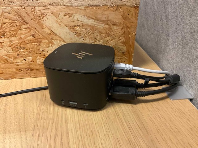 Hp e233 monitoren en dockingstation - afbeelding 4 van  9