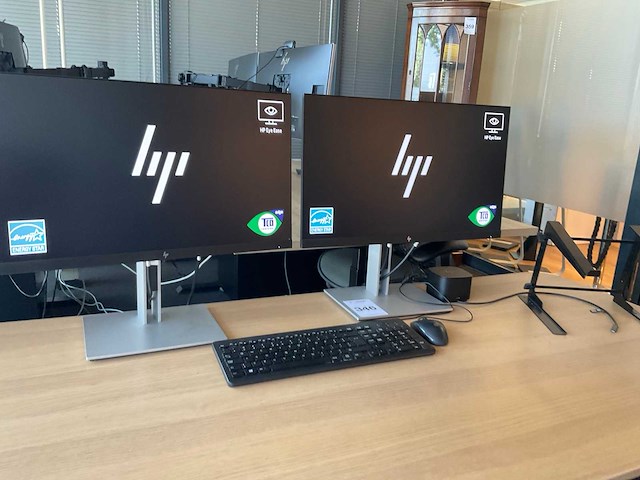 Hp e24 g4 monitoren en dockingstation - afbeelding 1 van  10