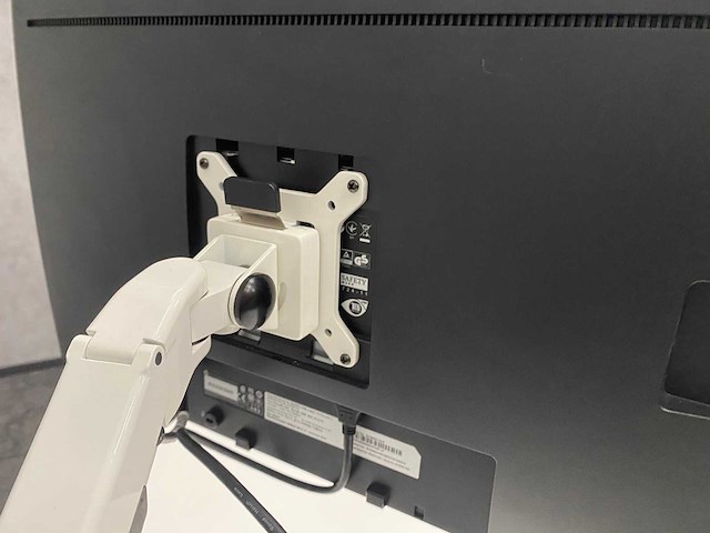 Hp e240 - 24" monitoren op dubbele monitorarm - dp, hdmi, vga - afbeelding 2 van  13