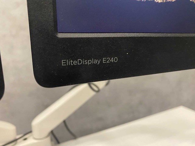 Hp e240 - 24" monitoren op dubbele monitorarm - dp, hdmi, vga - afbeelding 11 van  13