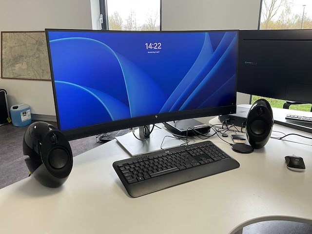 Hp e34m 34” curved monitor - afbeelding 1 van  1