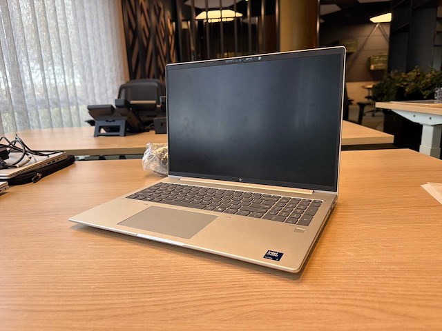 Hp elitebook 660 g11 zakelijke laptop (premium model) zonder hardeschijf - afbeelding 1 van  5