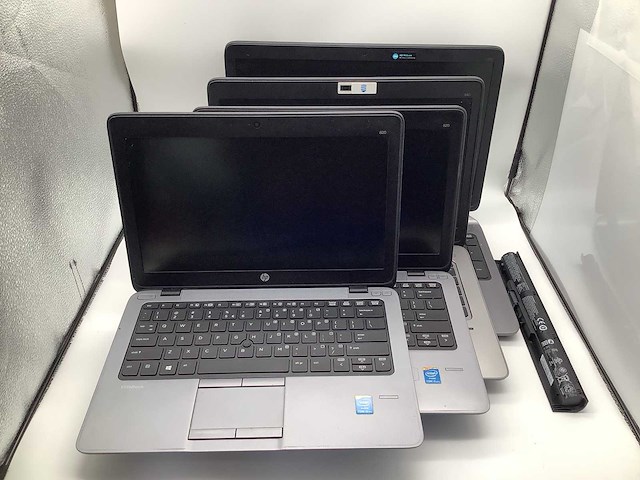 Hp elitebook 840 (1x) + 820 (2x) + probook 450 g2 (1x) laptop (4x) - afbeelding 3 van  6