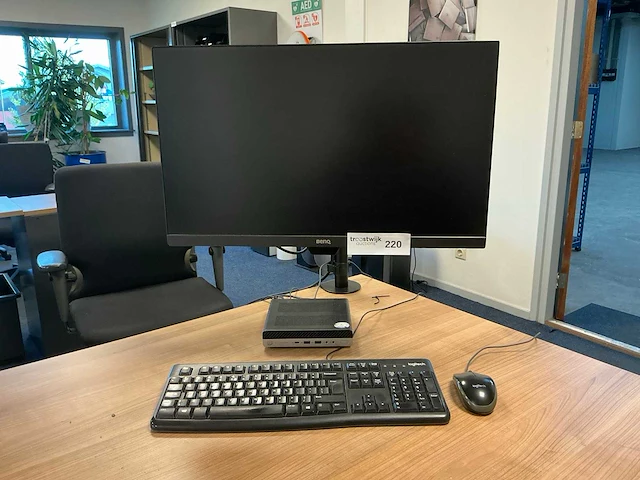 Hp elitedesk 800 g5 desktop met monitor - afbeelding 1 van  6